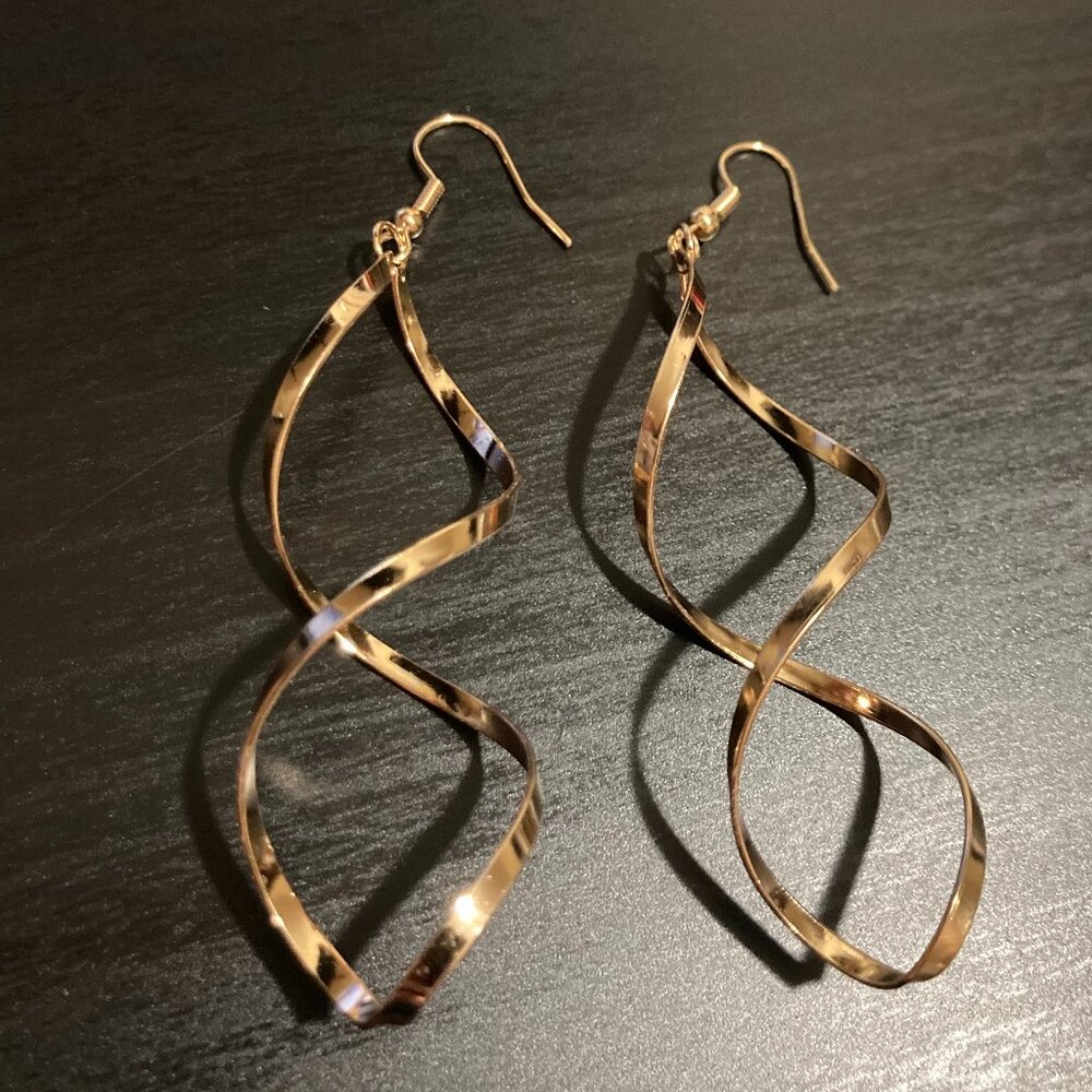 New Fashion Double Twisted Spiral Hook Dangle Drop Earrings.